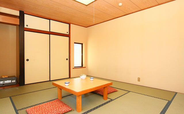 Japanese-style Room (12 Tatami Mats)